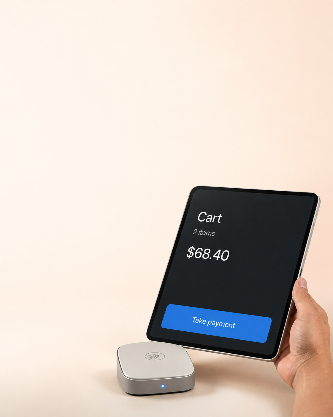 准备完成 Mobile POS 交易的手持平板与读卡器
